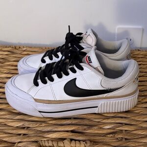 Nike White and Black Low-Top Sneakers